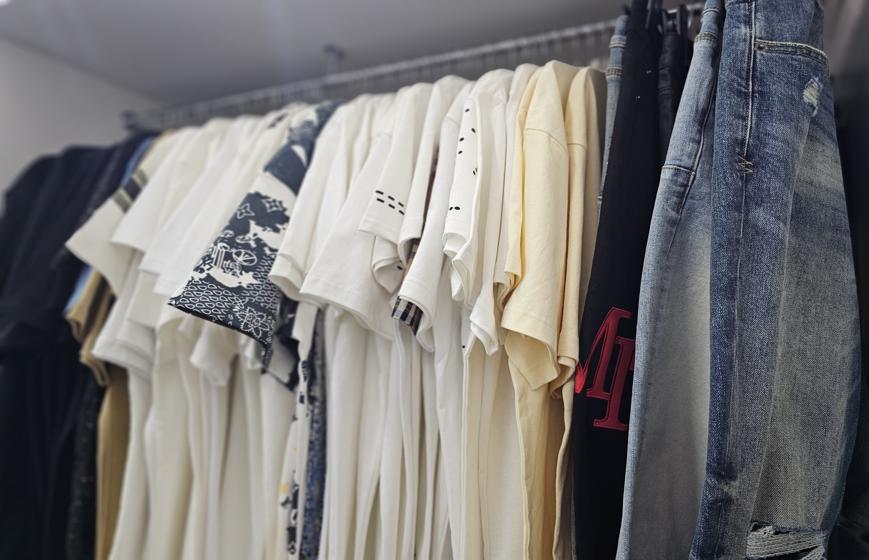 Store slide 3